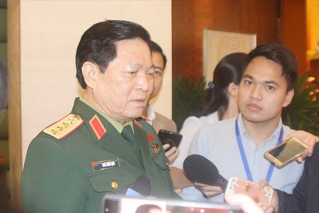 Bộ trưởng Quốc phòng Ngô Xuân Lịch: Chuẩn bị cả trực thăng vào công tác cứu hộ