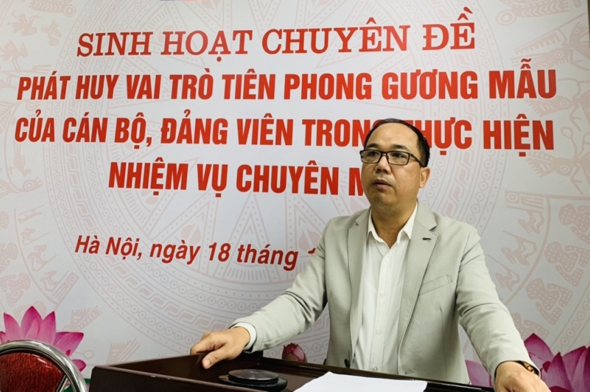 Đồng chí Nguyễn Mạnh Hưng, Bí thư Chi bộ, Tổng Biên tập báo Tuổi trẻ Thủ đô, phát biểu tại chương trình