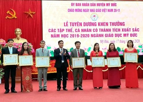 Tuyên dương khen thưởng các tập thể cá nhân có thành tích trong năm học 2019 - 2020
