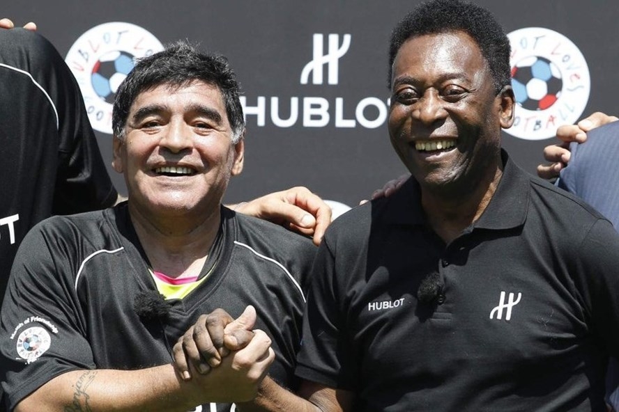 Pele (phải) dành sự tôn trọng, tiếc thương lớn khi Maradona qua đời. Ảnh: AFP.