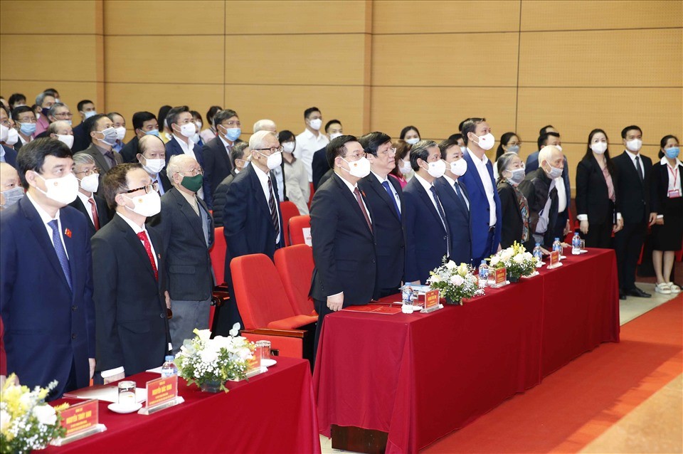 Các đại biểu tham dự buổi lễ.