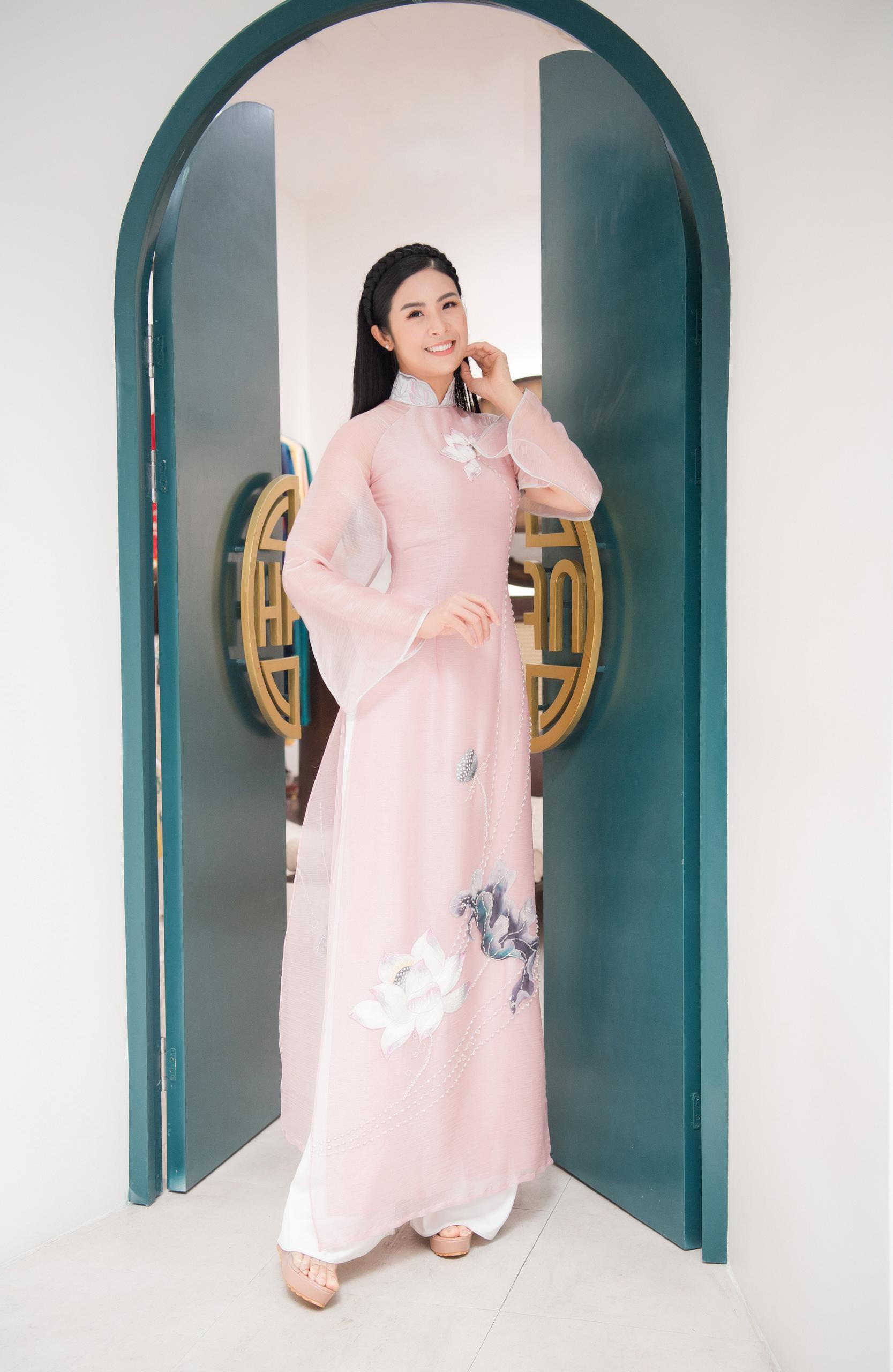 Hoa hậu Đỗ Mỹ Linh, Ngọc Hân, Phương Nga đọ sắc đầy cuốn hút với áo dài nền nã ảnh 3
