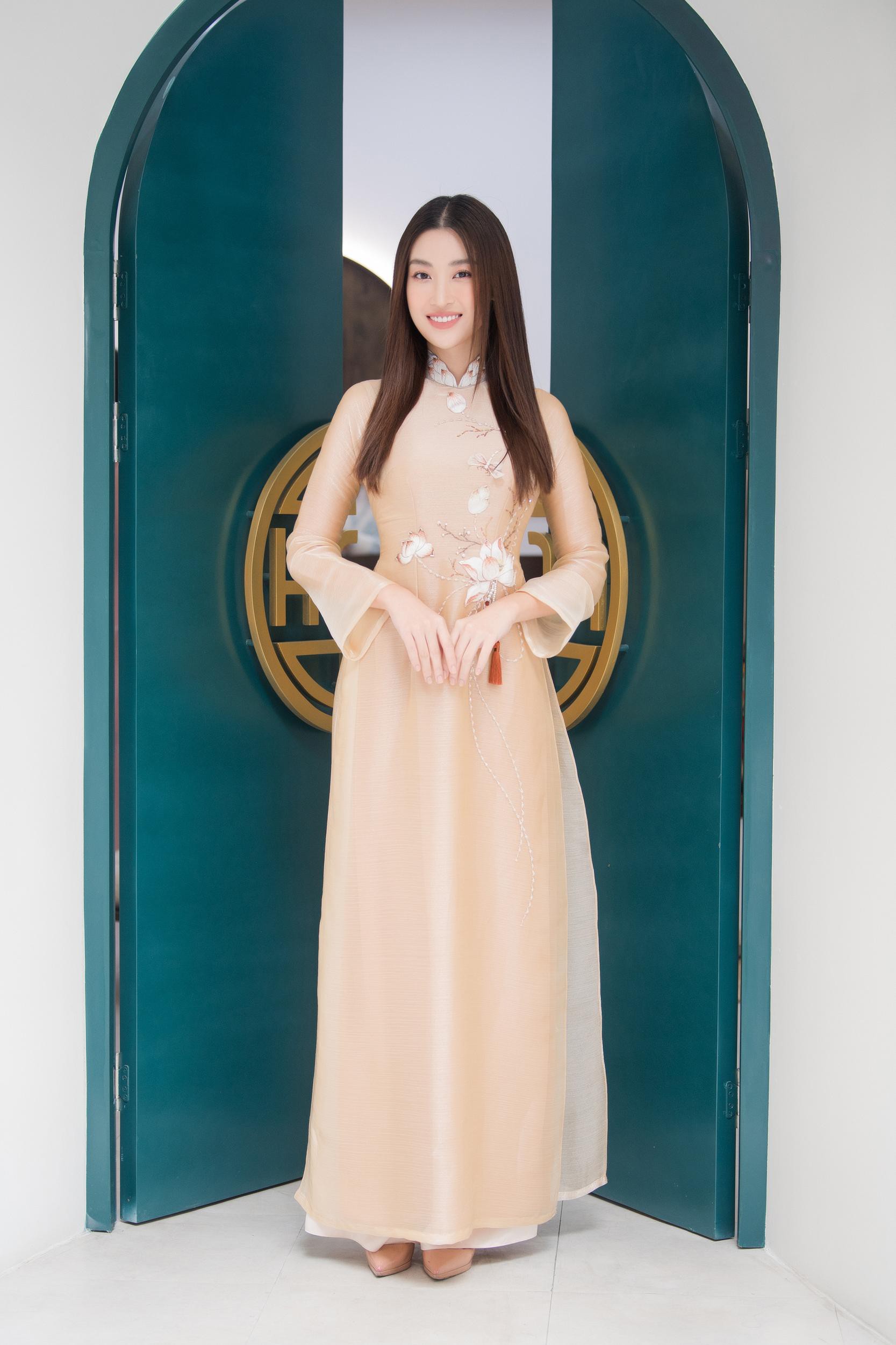 Hoa hậu Đỗ Mỹ Linh, Ngọc Hân, Phương Nga đọ sắc đầy cuốn hút với áo dài nền nã ảnh 5
