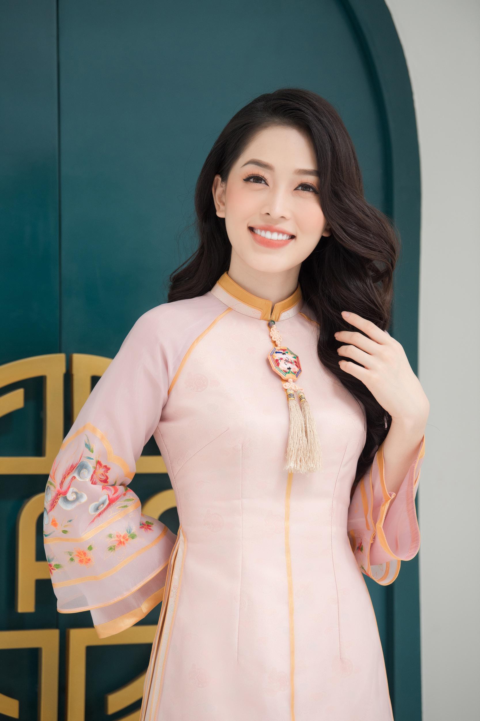 Hoa hậu Đỗ Mỹ Linh, Ngọc Hân, Phương Nga đọ sắc đầy cuốn hút với áo dài nền nã ảnh 8