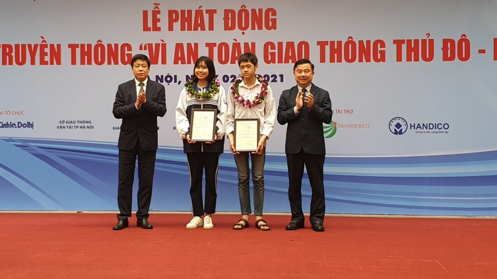 Tổng kết Chương trình truyền thông “Vì an toàn giao thông Thủ đô” năm 2020, trao giải Cuộc thi trắc nghiệm trên internet và phát động Chương trình năm 2021