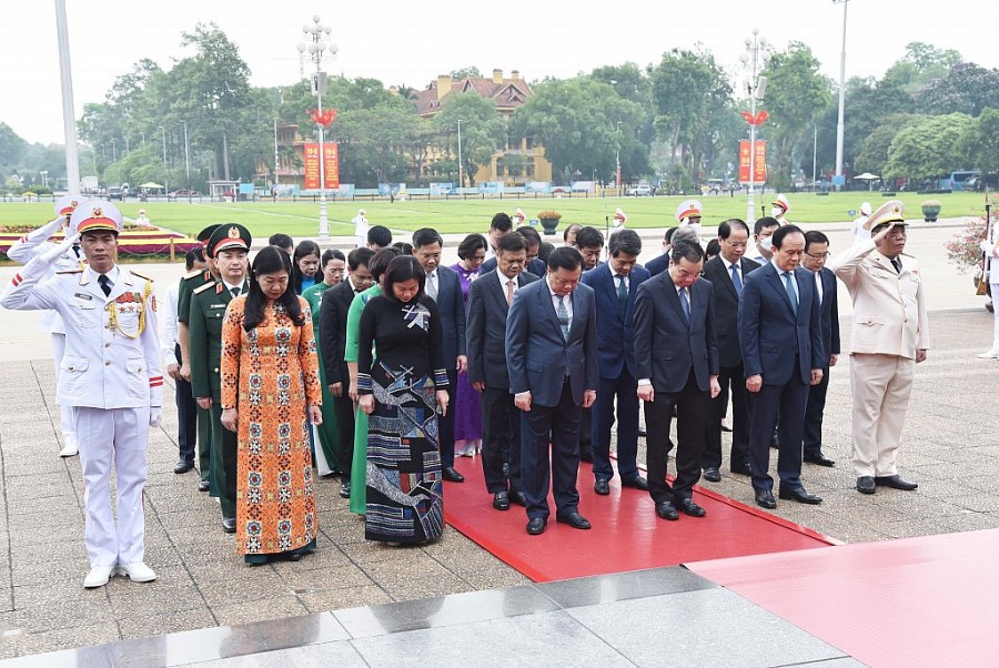 Lãnh đạo Đảng, Nhà nước và TP Hà Nội vào Lăng viếng Chủ tịch Hồ Chí Minh