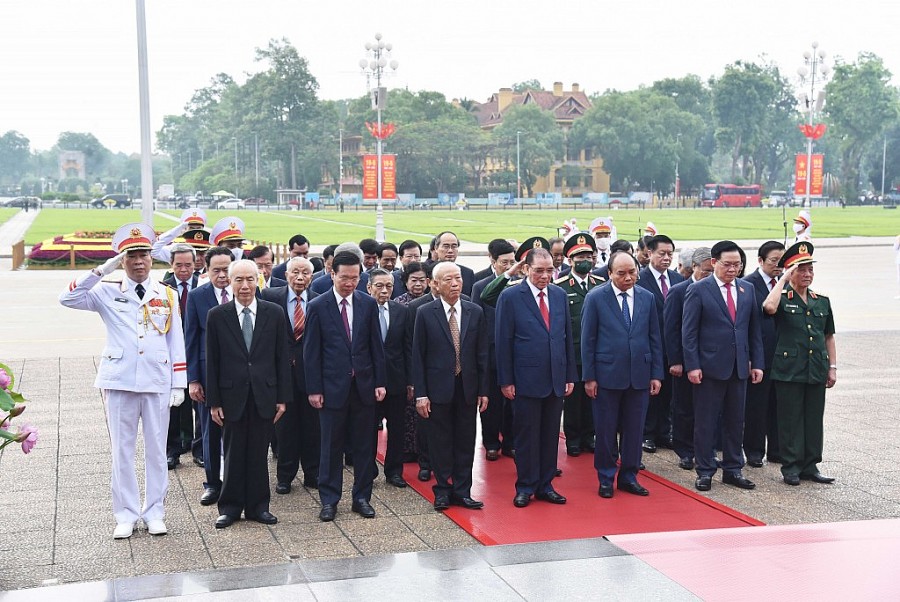 Lãnh đạo Đảng, Nhà nước và TP Hà Nội vào Lăng viếng Chủ tịch Hồ Chí Minh