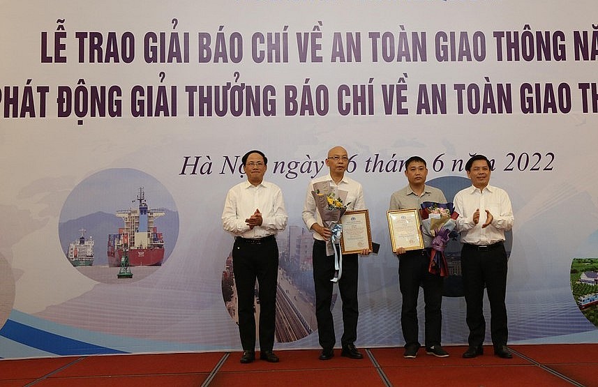 Trao 36 giải thưởng Báo chí tuyên truyền về An toàn giao thông năm 2021