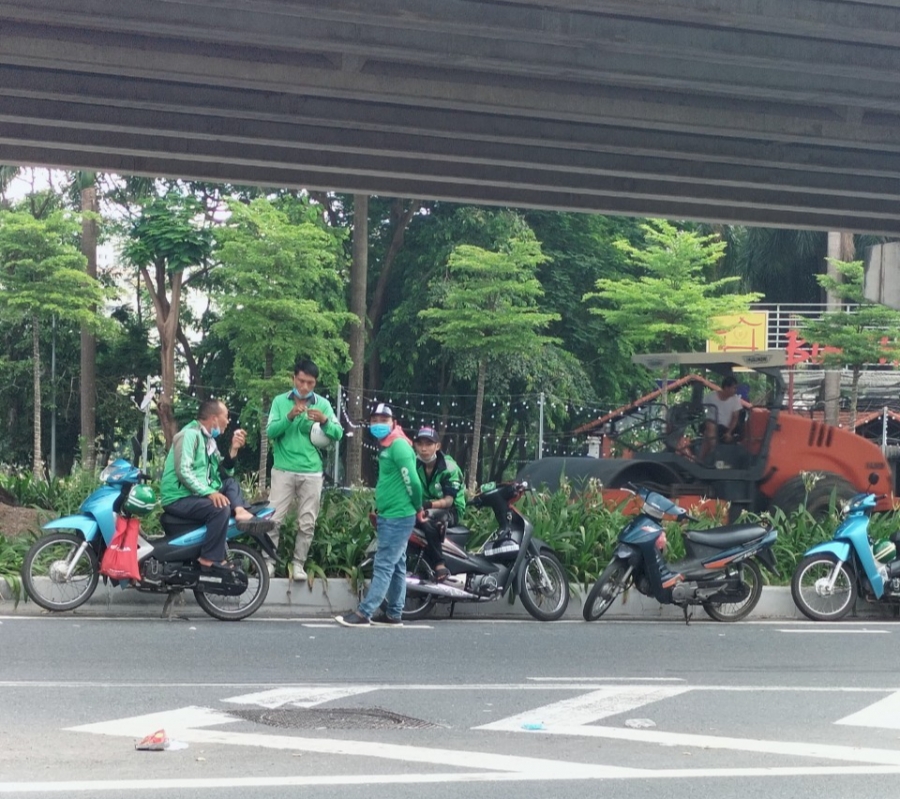 Hà Nội: Người lao động nhọc nhằn mưu sinh giữa cái nóng như “chảo lửa”