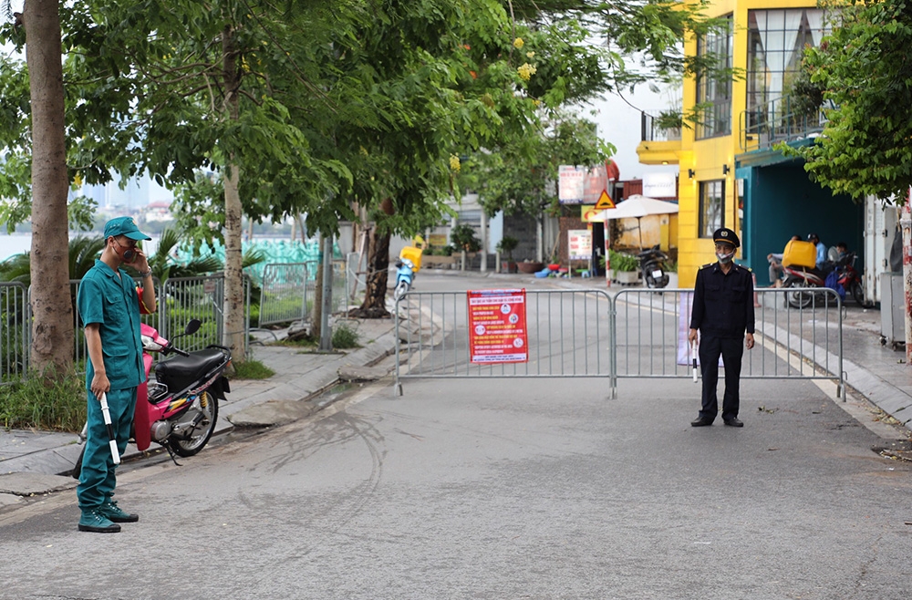 Nhiều người dân bất chấp lệnh cấm, thản nhiên tập thể dục, thể thao ngoài trời