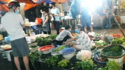Thanh thơi mua sắm thực phẩm trong những ngày Hà Nội giãn cách xã hội