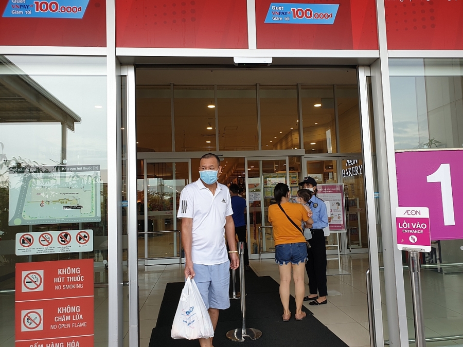 Hà Nội Không đeo khẩu trang nơi công cộng bị phạt tiền tối đa đến 300 000 đồng ha noi khong deo khau trang noi cong cong bi phat tien toi da den 300000 dong