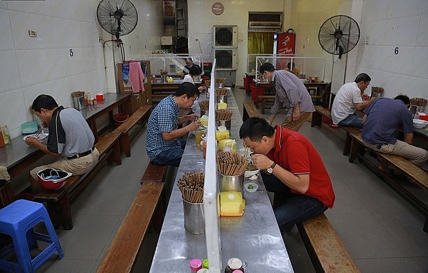 ha noi nhieu cua hang chu dong phong chong dich covid 19