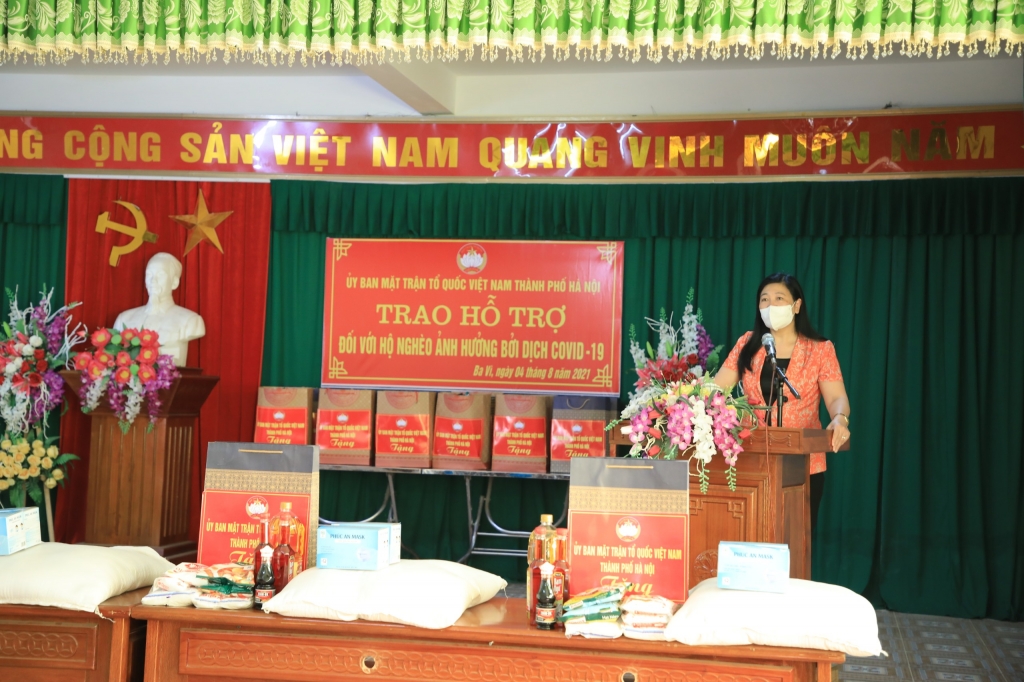 Hà Nội: Trao hỗ trợ cho 24 hộ nghèo là đồng bào dân tộc thiểu số tại huyện Ba Vì