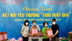 1.000 suất quà hỗ trợ người dân phường Hàng Đào