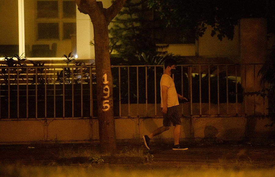 Bài 3: Lại có chuyện tập thể dục lúc nửa đêm