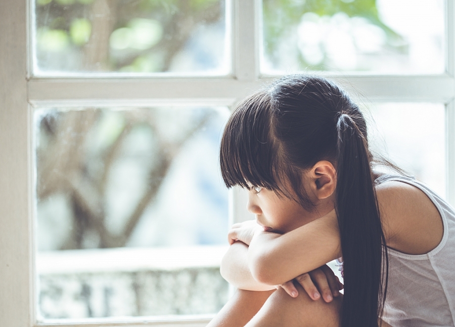 Con trẻ đủ đầy mà “cô đơn” chỉ vì chiếc điện thoại