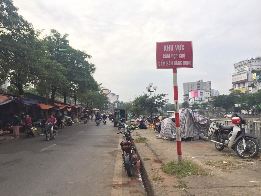 “Chợ tự phát” gây mấy mỹ quan đô thị