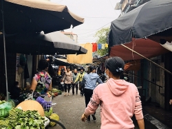 Phòng dịch Covid-19 tại các chợ Hà Nội: Nơi nghiêm túc, chỗ lơ là