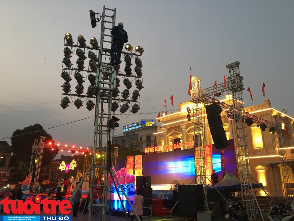 Sân khấu âm thanh, ánh sáng được Công ty Âm nhạc Việt Thành lắp dựng tại các sự kiện văn hóa, thể thao của Hải Phòng