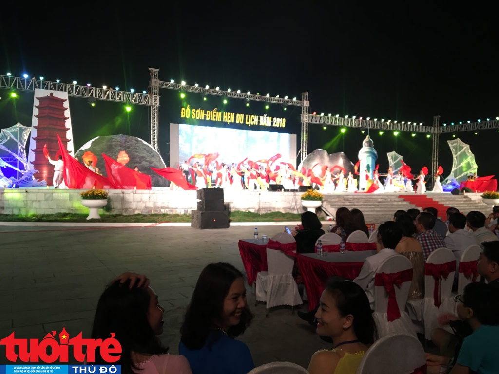 Sân khấu âm thanh, ánh sáng ngoài trời tại Lễ hội Đồ Sơn biển gọi hàng năm được Công ty Âm nhạc Việt Thành thi công