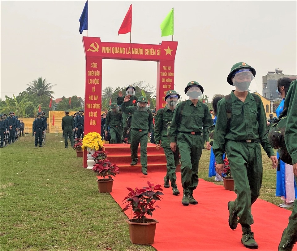 Thanh niên Hải Phòng hăng hái lên đường nhập ngũ bảo vệ tổ quốc