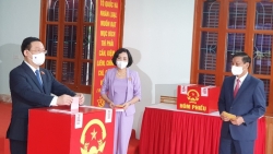 Chủ tịch Quốc hội Vương Đình Huệ bỏ phiếu bầu cử tại Hải Phòng