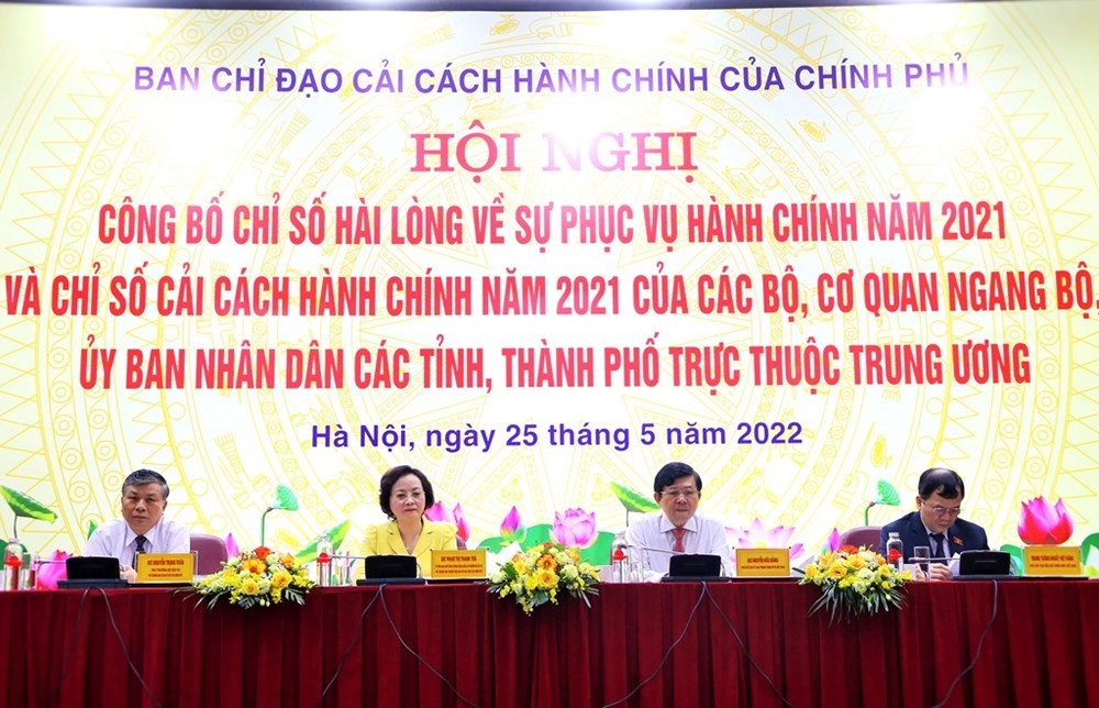 Lãnh đạo Bộ Nội vụ và Ban chỉ đạo CCHC của Chính phủ trủ trị Hội nghị