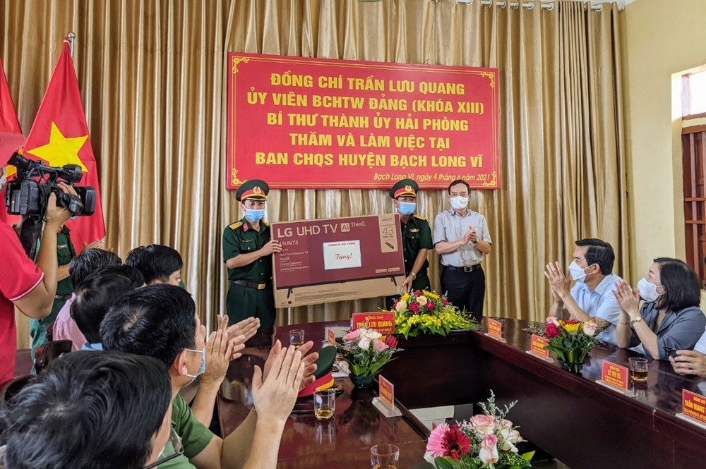 Bí thư Thành ủy Hải Phòng, Trần Lưu Quang tặn