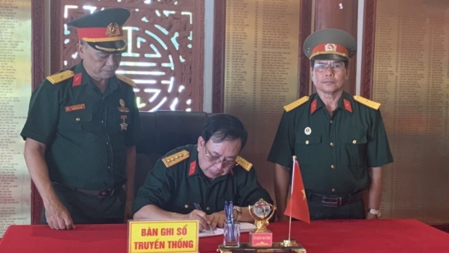 Hội CCB Đoàn Luật sư Hải Phòng viếng các liệt sĩ Vị Xuyên