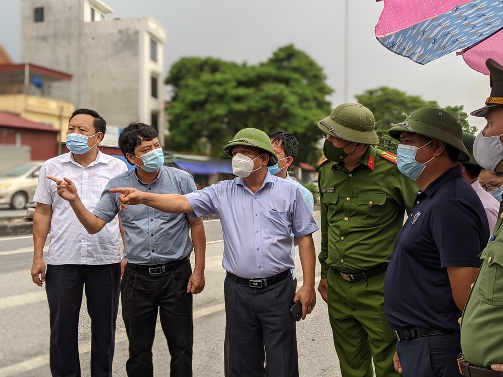 Lãnh đạo thành phố cùng các ngành chức năng kiểm tra thực tế tại Chốt kiểm soát số 1, khu vực Ga Dụ Nghĩa