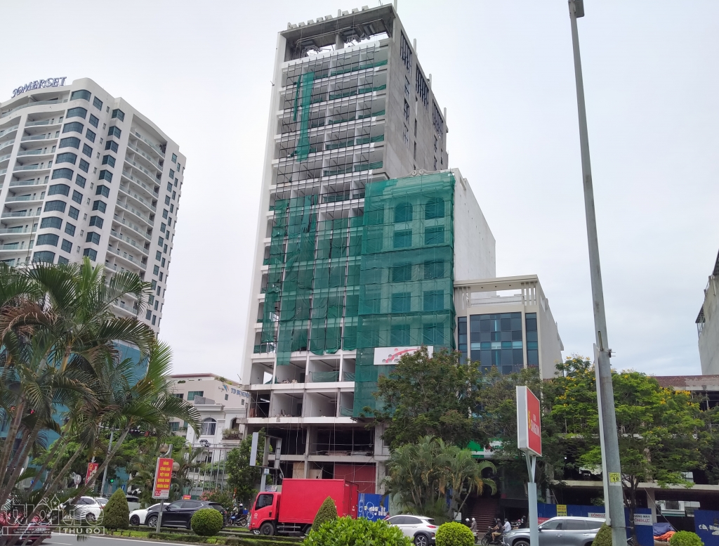 Công trình tổ hợp khách sạn 17 tầng xây dựng không có giấy phép trên đường Lê Hồng Phong