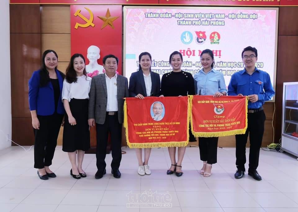 Trường THCS Ngô Quyền nhận cờ BCH Trung ương Đoàn là Đơn vị xuất sắc dẫn thành phố Hải Phòng