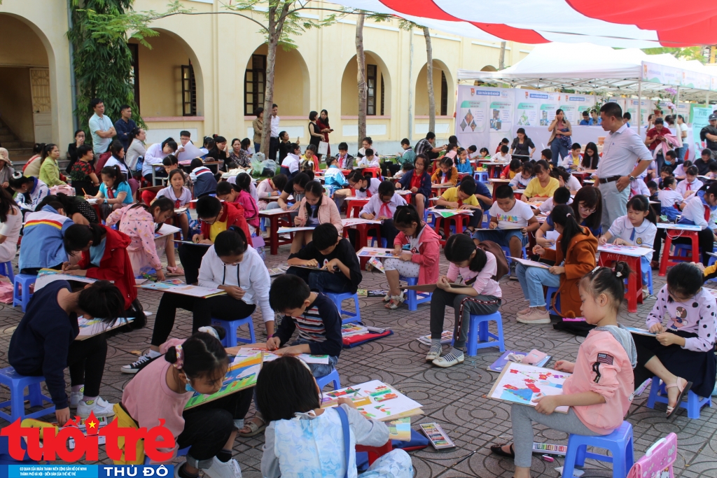 Cuộc thi vẽ tranh sáng tạo với chủ đề “Thiếu nhi Hải Phòng mừng Đảng quang vinh” với sự tham gia của 100 thiếu nhi 