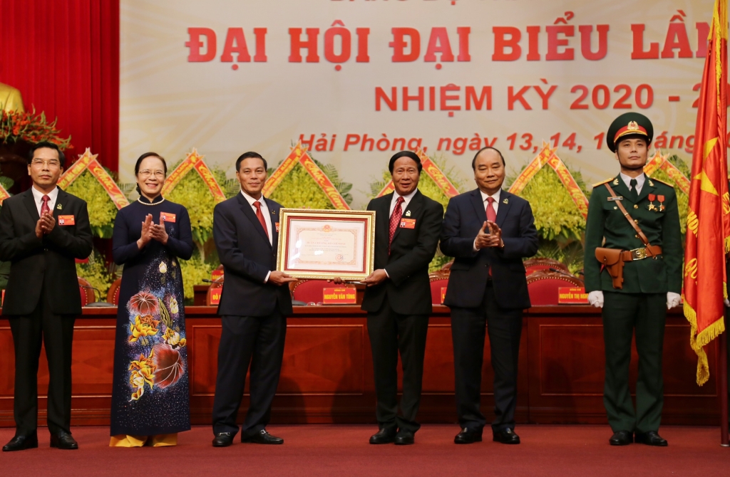 Thủ tướng Nguyễn Xuân Phúc trao Huân trương Lao động lần thứ 2 cho thành phố Hải Phòng