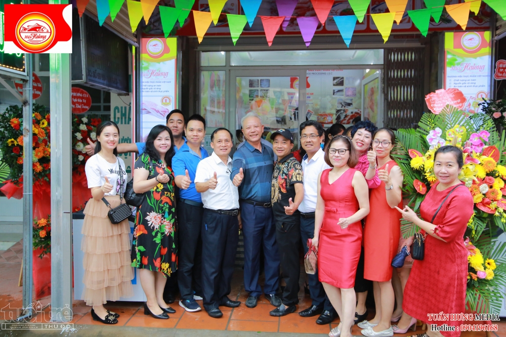 Các Doanh nhân trong Cộng đồng giá tốt đến dự lễ khai trương cửa hàng số 6 Miền Hạ Long