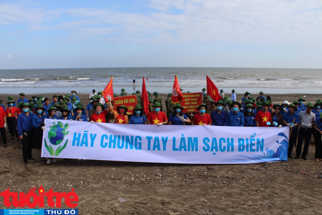 Hoạt động Chung tay làm sạch biển thu hút nhiều đoàn viên, thanh niên tham gia