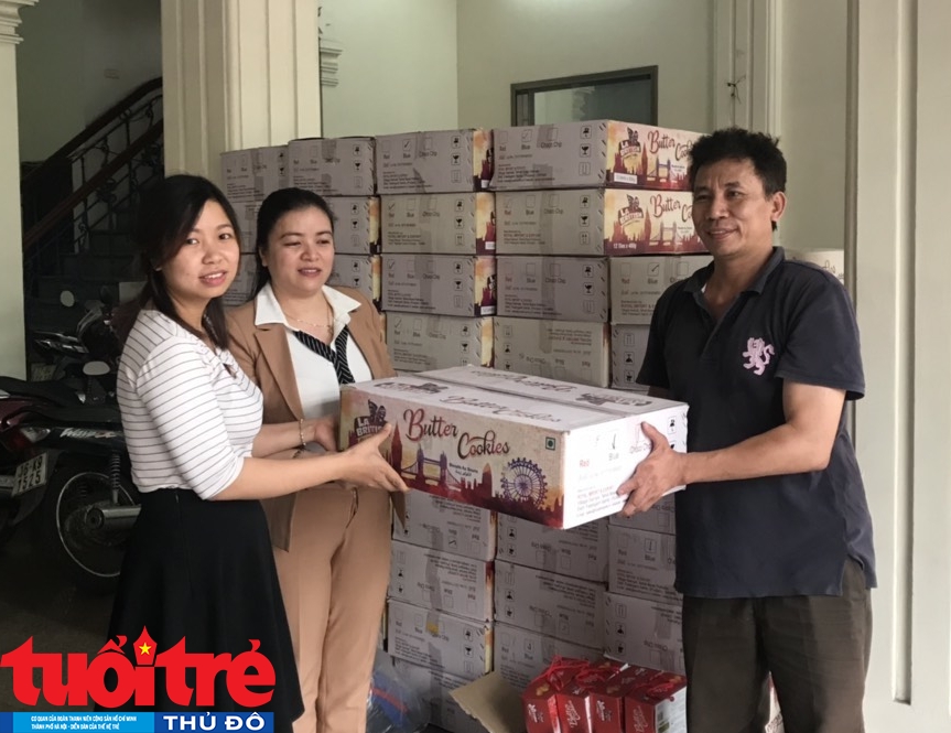 Công ty CP Bất động sản Minh Phương tiếp nhận quà ủng hộ đồng báo miền Trung từ các Doanh nghiệp Hải Phòng