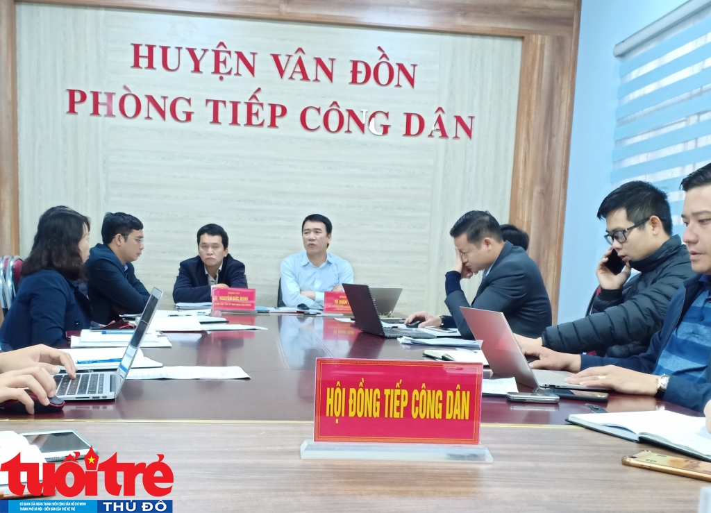 Lãnh đạo Huyện uỷ, UBND huyện Vân Đồn trực tiếp tiếp ông Phạm Văn Xuôi và 2 người uỷ quyền của ông Xuôi