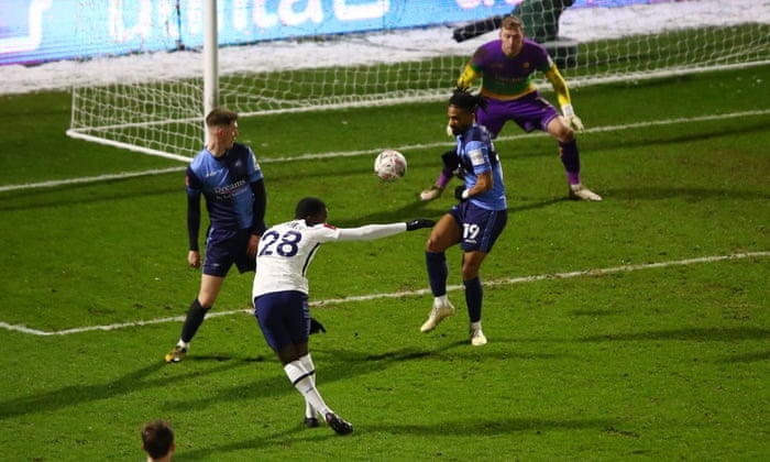 Tottenham thắng đậm để giành vé vào vòng 5 FA Cup