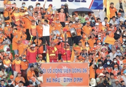 Thắng Bình Định, Đông Á Thanh Hóa vươn lên nửa trên BXH