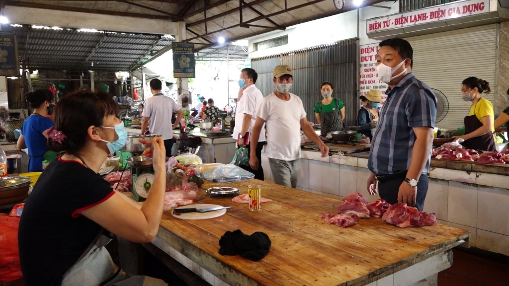 Thanh Oai: Phó Chủ tịch UBND huyện trực tiếp kiểm tra công tác phòng chống dịch Covid-19