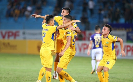 Hoãn tất cả trận đấu của vòng 13 V-League 2021