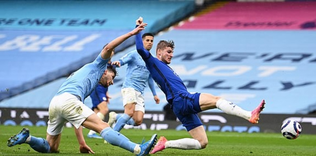 Thua Chelsea, Manchester City bỏ lỡ cơ hội vô địch Premier League sớm