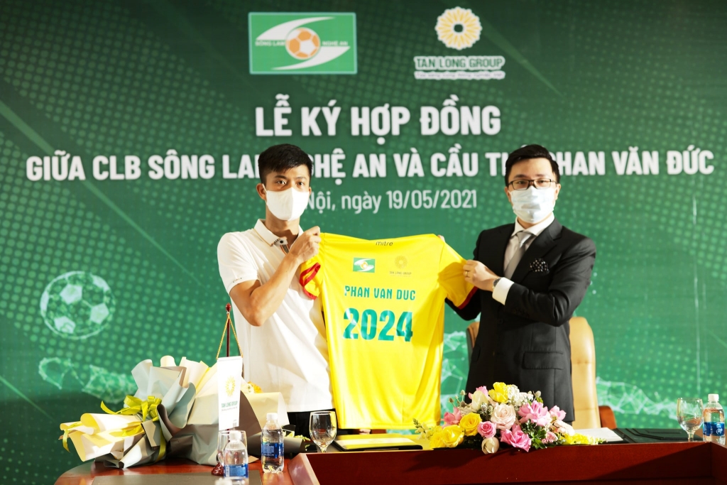 Tin tức bóng đá Việt Nam ngày 20/5: Phan Văn Đức đồng ý ở lại SLNA đến năm 2024