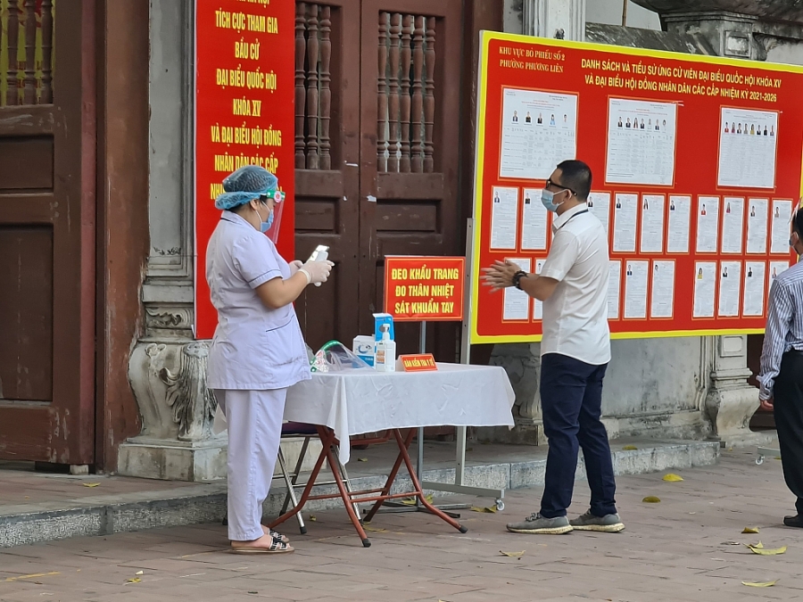 Quận Đống Đa: Cử tri phường Phương Liên nô nức tham gia bỏ phiếu bầu cử