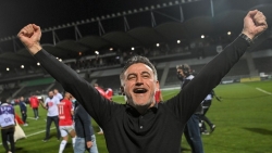 Hai ngày sau chức vô địch Ligue 1, HLV của Lille từ chức