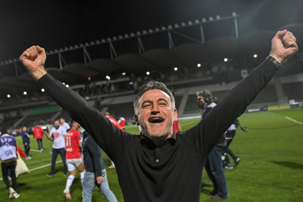 Hai ngày sau chức vô địch Ligue 1, HLV của Lille từ chức