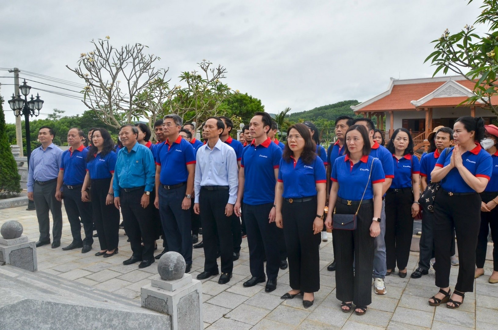 Đoàn cán bộ, đảng viên Co-opBank dâng hoa tại Khu di tích lịch sử ngành Ngân hàng