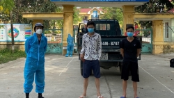 Bắc Giang: Cưỡng chế 2 đối tượng F1 chống đối không đi cách ly